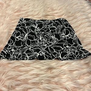 Black and white stretch skirt.